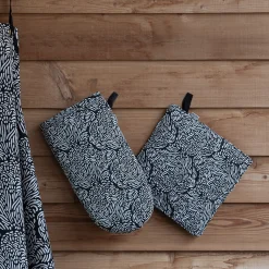 Pentik Jäkälä Black / White Pot Holder
