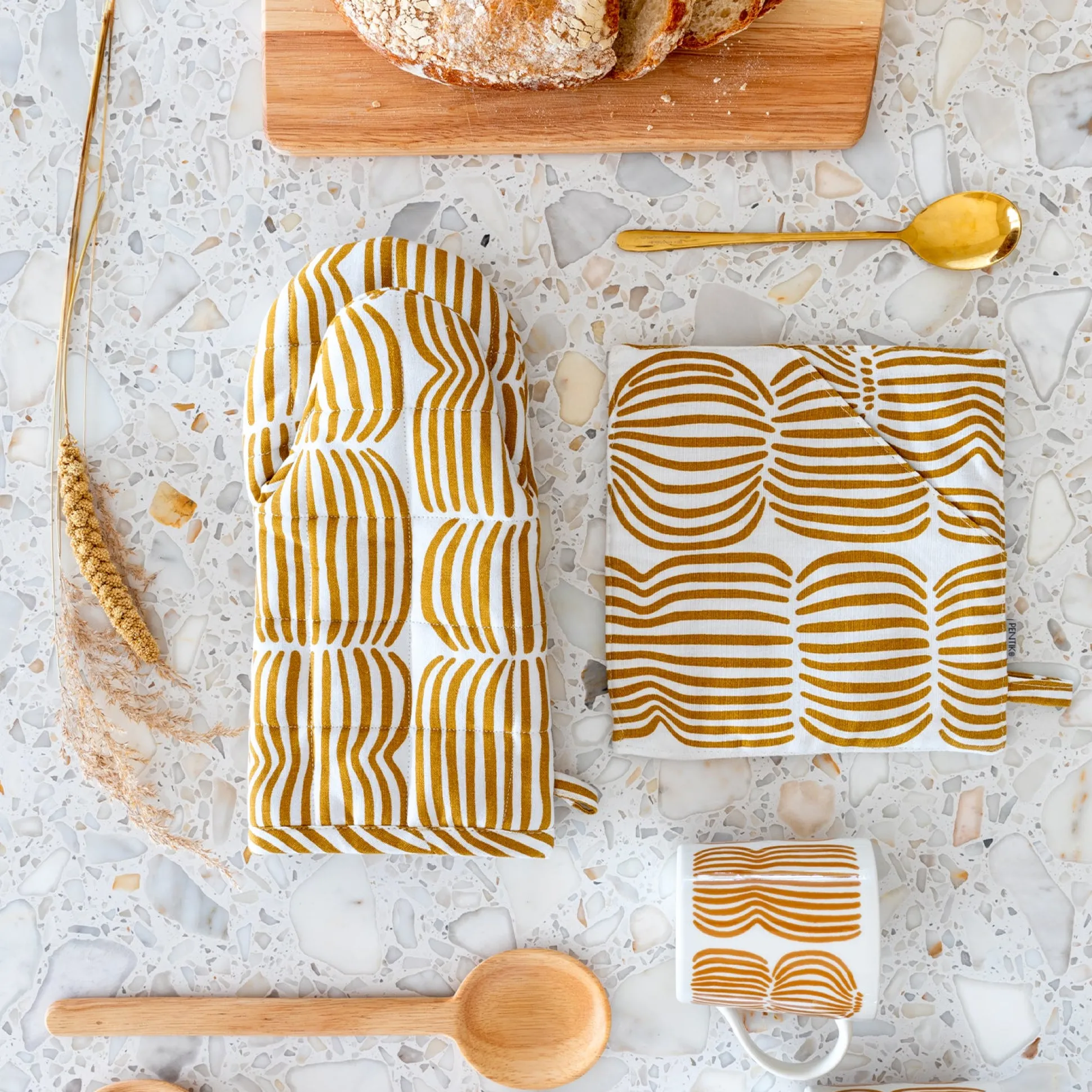 Pentik Vilja Brown / White Oven Mitten